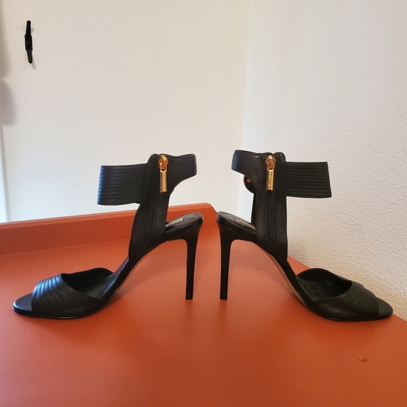 Karl Lagerfeld Paris Black Leather Peep Toe Heel - Picture 2 of 9